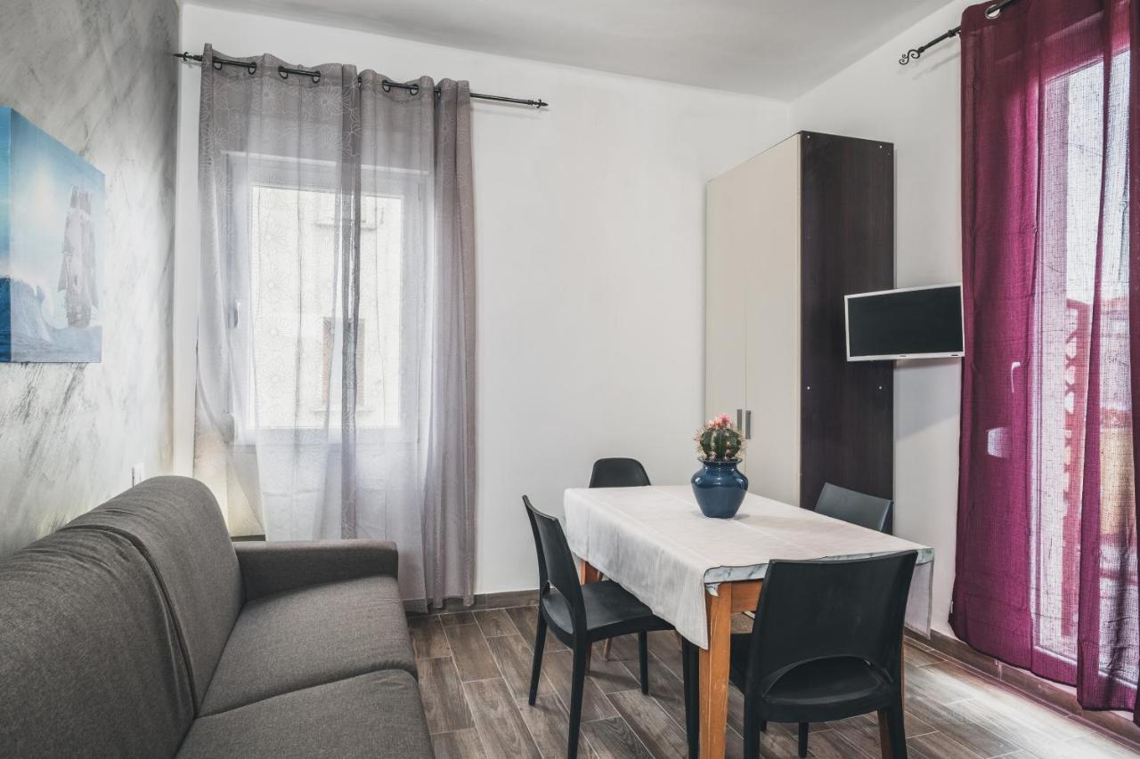 Bulldog Station With Private Wc, Ac, Tv Bed & Breakfast